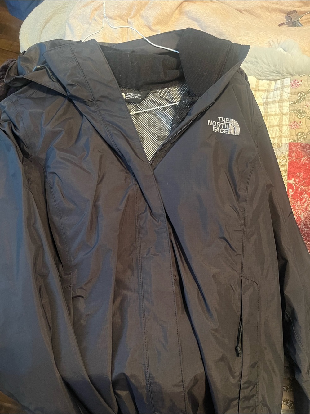 BNWOT Women’s north face windbreaker size small